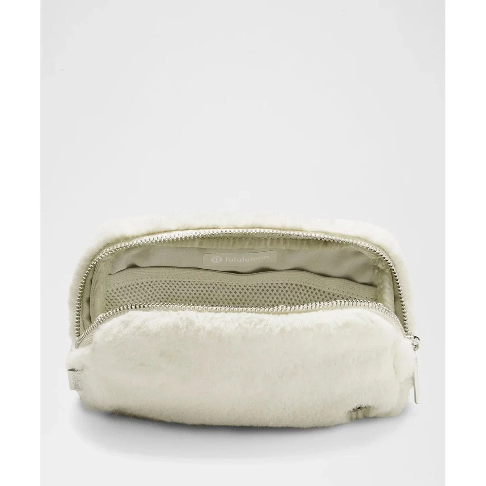 Lululemon Everywhere Belt‎ Bag 1L Fleece White Bone /Silver Color
